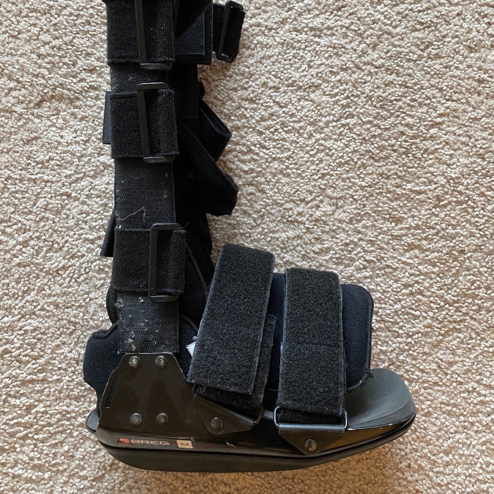 Breg Tall Walker walking boot size M (right foot)